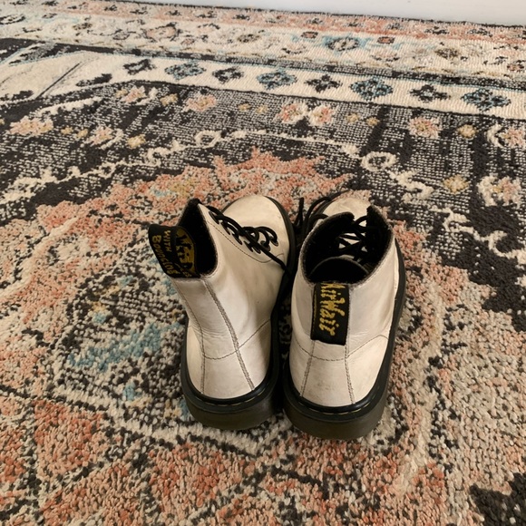 USED: DR. MARTENS BOOTS - Picture 4 of 7